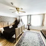 Hotel Archibald At The Charles Bridge