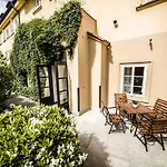 Hotel Archibald At The Charles Bridge