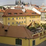 Archibald At The Charles Bridge 4* Prag