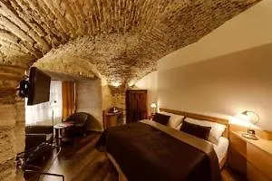 Hotel Archibald At The Charles Bridge 4*