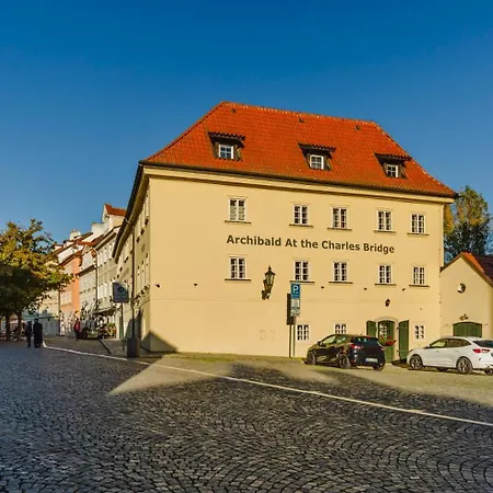 Hotell Archibald At The Charles Bridge Prag