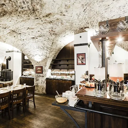 فندق Archibald At The Charles Bridge