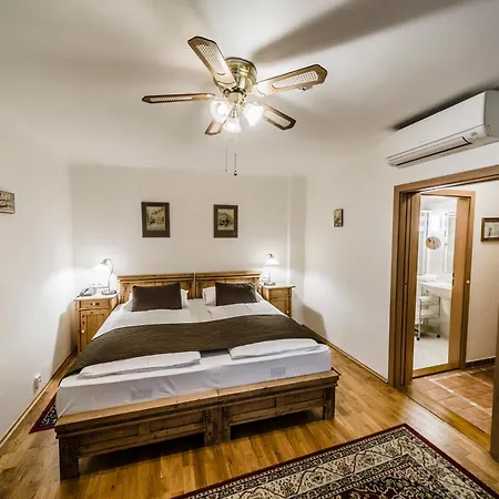 Hotel Archibald At The Charles Bridge 4*