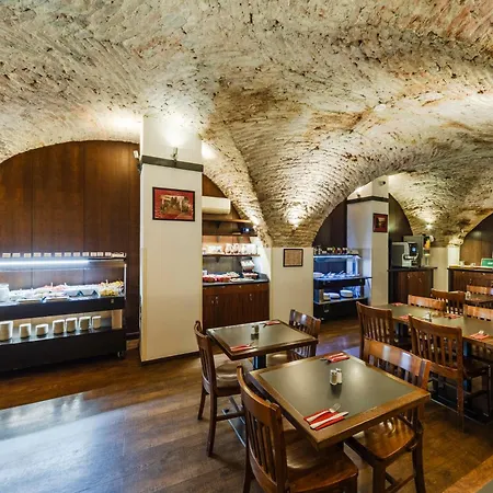 Otel Archibald At The Charles Bridge