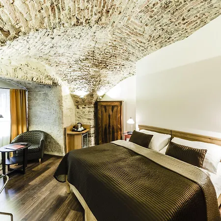 Otel Archibald At The Charles Bridge Prag