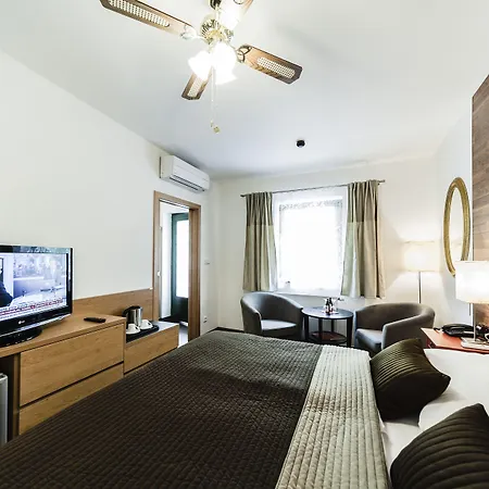 Otel Archibald At The Charles Bridge 4*
