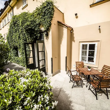 Otel Archibald At The Charles Bridge