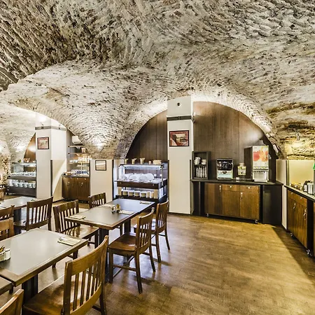 Otel Archibald At The Charles Bridge 4*