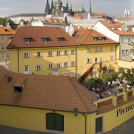 Archibald At The Charles Bridge 4* Prag