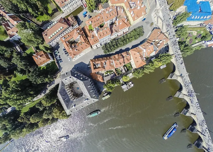 Archibald At The Charles Bridge 4*