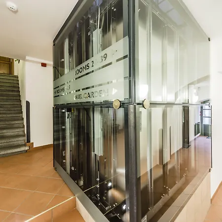 Archibald At The Charles Bridge 4*