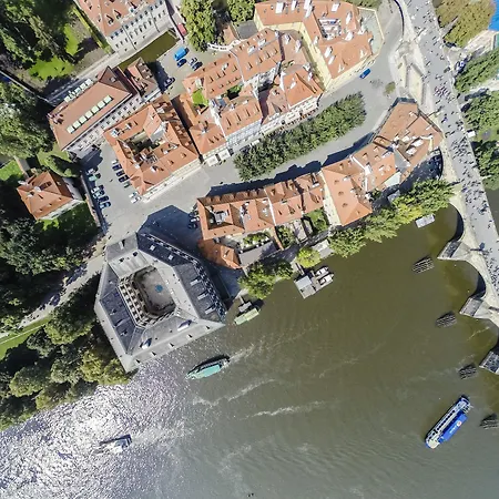 Archibald At The Charles Bridge 4*